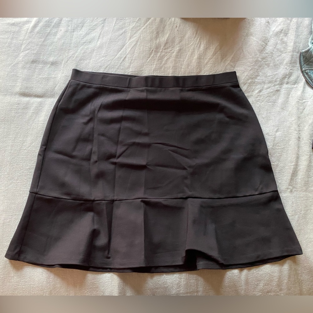 Loft Skirt with Ruffle Hem